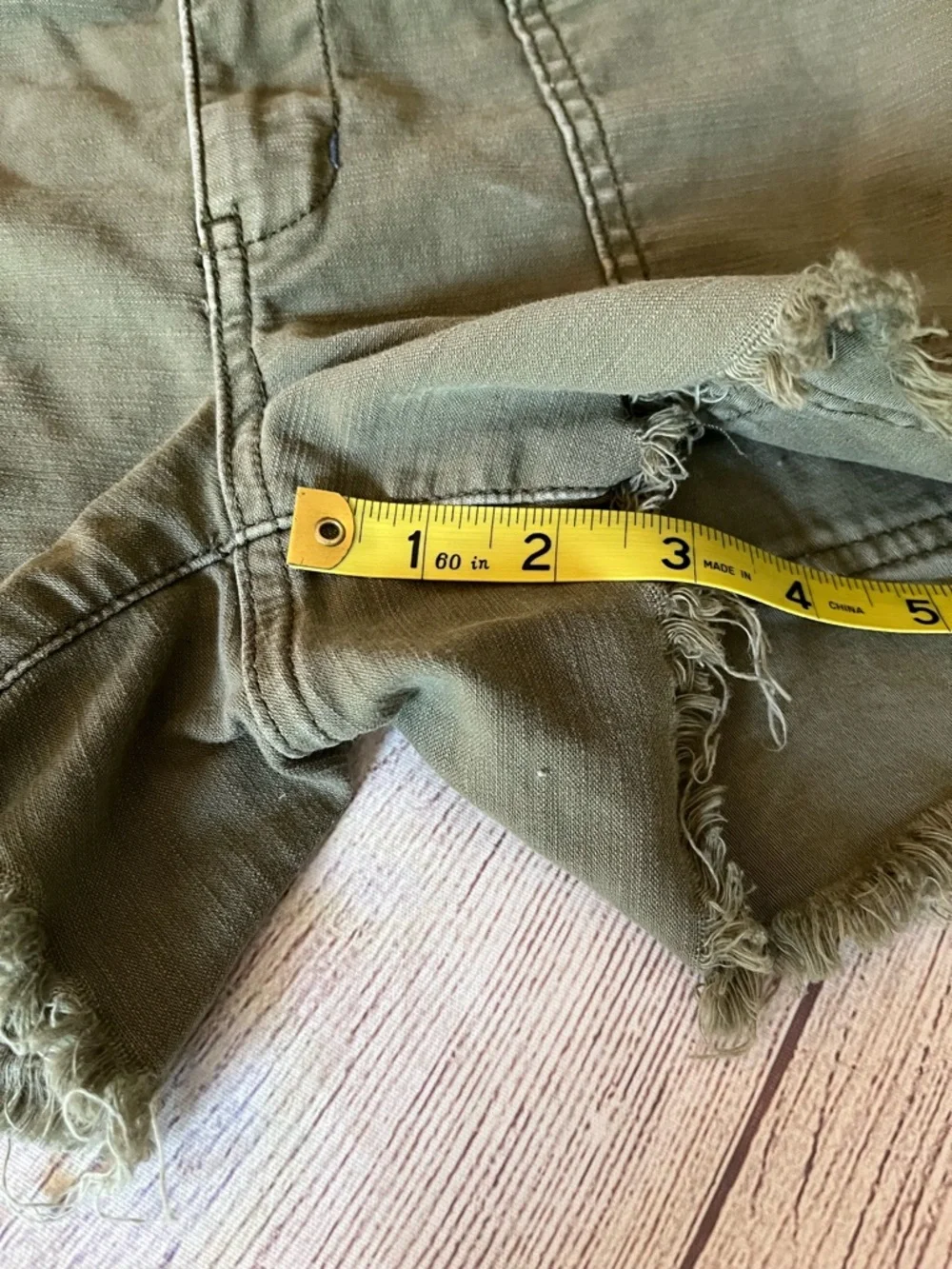 Anthro Pilcro The Wanderer olive 🫒 green shorts sz 26 - Picture 10 of 13